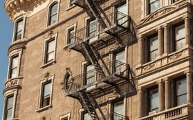 Câu chuyện phía sau những chiếc cầu thang thoát hiểm - biểu tượng nổi tiếng của New York