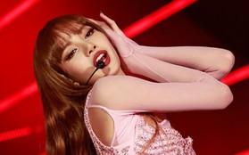 Lisa (BlackPink) mặc gì diễn ở hộp đêm khỏa thân?