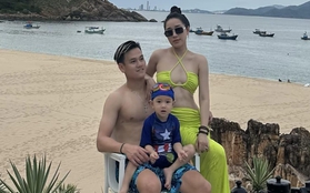 Vợ Hồ Tấn Tài diện bikini nóng bỏng khi cùng chồng con đi biển