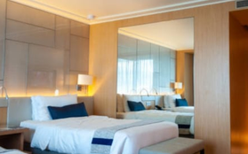 Vì sao khi nhận phòng khách sạn bạn nên kiểm tra gầm giường?