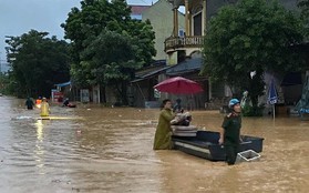 Mưa lớn gây chia cắt tại Nghệ An, nhiều trường cho học sinh nghỉ học