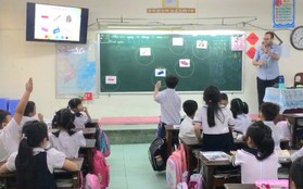 Vụ chèn môn xã hội hóa vào buổi chính khóa: Tạm dừng học tiếng Anh với người nước ngoài