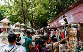 Dòng người đổ về Festival Thu Hà Nội lần đầu được tổ chức, nhiều hoạt động vui chơi và ẩm thực hấp dẫn