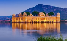 Cận cảnh kỳ quan cung điện quanh năm ngập chìm trong nước nổi tiếng ở Ấn Độ