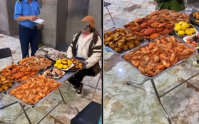 Hà Nội: Nhóm khách đi ăn buffet "đút túi" 10kg hải sản mang về