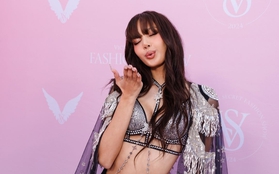 Vẻ nóng bỏng của Lisa tại Victoria's Secret 2024