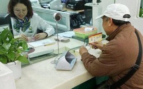 Cụ ông đến ngân hàng rút sổ tiết kiệm 7 tỷ đồng, nhân viên khẳng định: Sổ này là giả, tiền đã rút từ 25 năm trước