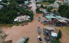 Mưa lớn kéo dài, hàng trăm nhà dân ở Biên Hòa ngập nặng