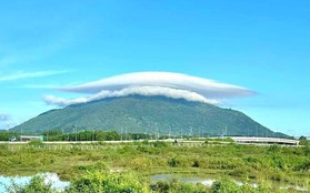 Xuất hiện “mây đĩa bay” khổng lồ trên đỉnh núi Chứa Chan, nguyên nhân đã được lý giải