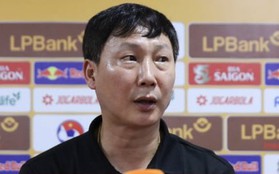 HLV Kim Sang-sik không đến sân xem V.League