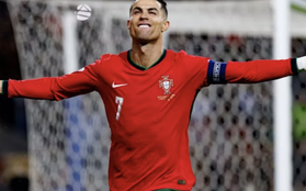 Tuổi 39 rực sáng, Ronaldo liên tiếp lập kỷ lục thế giới