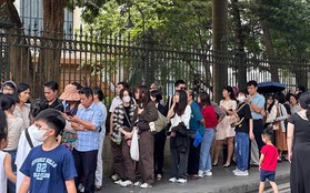 Ngay lúc này: Dòng người đông nghịt xếp hàng vào Bắc Bộ Phủ trong ngày cuối cùng của Lễ hội Thiết kế Sáng tạo