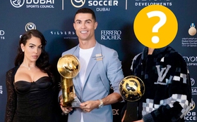 Ronaldo giành liên tiếp 2 "Quả bóng vàng", cậu con trai 14 tuổi gây bất ngờ vì một điều