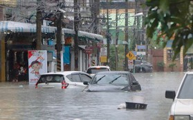 Khách du lịch Thái Lan, Malaysia mắc kẹt trong lũ lụt