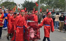 Bắc Ninh: Dân làng Ném Thượng tổ chức nghi lễ chém lợn trong phòng kín