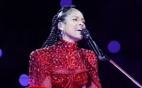 Diễn ca khúc thắng Grammy tại Super Bowl nhưng Alicia Keys 4 lần bị crack giọng, bể ngay từ nốt cao đầu tiên!