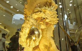 Chiêm ngưỡng tượng rồng bằng vàng 9999 cao hơn 3 mét chào Vía thần tài 2024