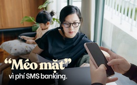Ngân hàng đồng loạt tăng phí SMS banking, hội chị em buôn bán than: "Sống không tiền mặt đã không còn tiện nữa rồi!"