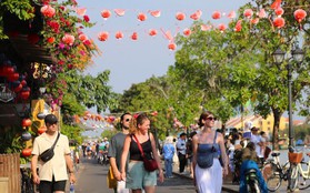 Du khách mê mẩn check-in Hội An lộng lẫy lúc ráng chiều