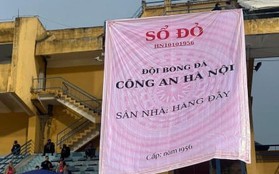 Cổ động viên CLB Công an Hà Nội treo "sổ đỏ" ở khán đài, đối thủ có thể bị phạt?