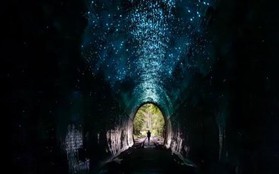 Tò mò đường hầm trăm năm với vệt sáng lạ