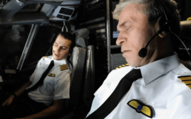 Cơ trưởng và cơ phó ngủ giữa chuyến bay vì quá mệt, máy bay chở 59 người di chuyển chệch hướng gần 30 phút