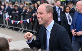 Thân vương William bất ngờ ghé thăm một trường học sau bức thư của cậu bé học sinh 12 tuổi