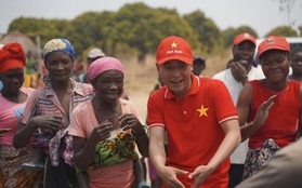 Trước khi mất kênh YouTube, đối mặt tổn thất khủng, Quang Linh Vlogs rực rỡ: Đầu tư 4 tỷ đồng cho trang trại 14ha ở Angola, làm phó Chủ tịch, sánh bước bên Hoa hậu Thuỳ Tiên