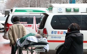 Khủng hoảng y tế tại Hàn Quốc: Bệnh nhân nguy kịch bị 3 bệnh viện từ chối cấp cứu, qua đời sau 9 tiếng chờ đợi trong vô vọng