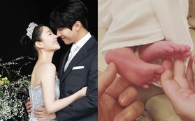 Lee Seung Gi - Lee Da In tung bộ ảnh cưới chưa từng công bố kỷ niệm 1 năm kết hôn, ai dè bị ái nữ chiếm spotlight