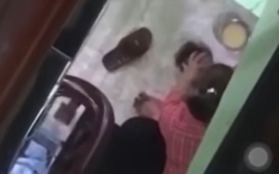 NÓNG: Phụ huynh bàng hoàng trước clip được lan truyền trên MXH, một trẻ mầm non bị đè dưới sàn nhà, đánh liên tục vào đầu để ép ăn