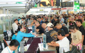 Hôm nay 94.000 người đổ về sân bay Nội Bài