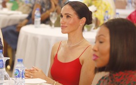 Meghan Markle chuộng mặc hở