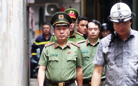Thượng tướng Trần Quốc Tỏ đến hiện trường vụ cháy nhà trọ 14 người chết