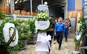 Bạn cùng lớp đến tiễn biệt, chia sẻ giấc mơ dang dở của nam sinh tử vong trong vụ cháy ở Hà Nội
