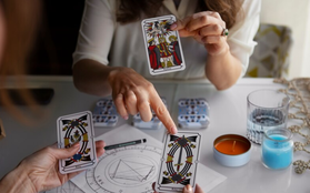 Tin theo bói bài Tarot, cô gái 25 tuổi không dám làm 1 việc, kết quả phải nhập viện điều trị tâm thần