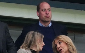 Thân vương William bị bắt gặp "đánh lẻ" đi chơi riêng trong buổi tối sinh nhật con gái Charlotte