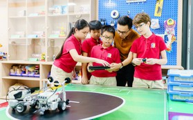 Top phòng thực hành cực chất ở Royal School: Có hẳn nơi “đua” mô hình robot, triển lãm nghệ thuật