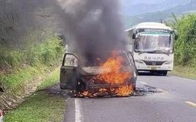 Ô tô cháy rụi trên đèo Khánh Lê, 7 người may mắn thoát nạn