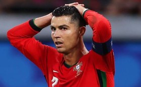 Ronaldo kém duyên ghi bàn, huấn luyện viên Bồ Đào Nha vẫn bênh vực