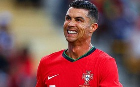 Ronaldo lại lập kỷ lục Euro, fan phấn khích: "Gừng này thật sự quá cay rồi!"