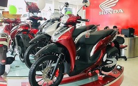 Giá xe máy đồng loạt dò đáy cuối tháng 6: Honda Vision, Air Blade, SH...  dưới mức đề xuất gần 25 triệu đồng, có xe tặng kèm smartphone