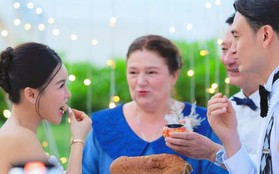 Mẹ Đặng Văn Lâm trao bánh mì và muối trong đám cưới có ý nghĩa gì?