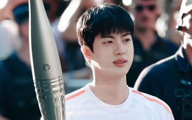 Jin (BTS) rước đuốc tại Thế vận hội Paris 2024