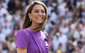 Vương phi Kate để lộ khoảnh khắc vô thức "tự trấn an bản thân" khi dự Wimbledon giữa quá trình điều trị ung thư
