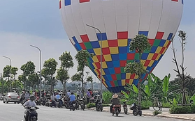 Hà Nội: Khinh khí cầu chở theo 9 người gặp lỗi kỹ thuật, phải hạ cánh khẩn cấp