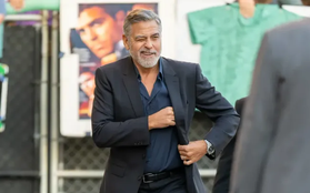 George Clooney tự đấu giá chính mình