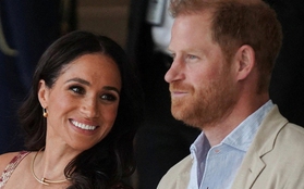 Meghan muốn Harry "buông bỏ quá khứ" hướng về tương lai nhưng vẫn giữ mối liên hệ với hoàng gia vì 2 lợi ích