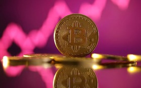 Bitcoin “đỏ lửa”, nhà đầu tư mất trắng 2 lượng vàng SJC