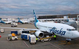 Bốn nữ tiếp viên Alaska Airlines nôn mửa vì ‘mùi lạ’ trên máy bay